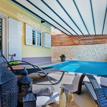 Luxury Villa Lelu With Heated Saltwater Pool, Parking, High Speed Internet, Bbq, Zrnovnica ภายนอก รูปภาพ