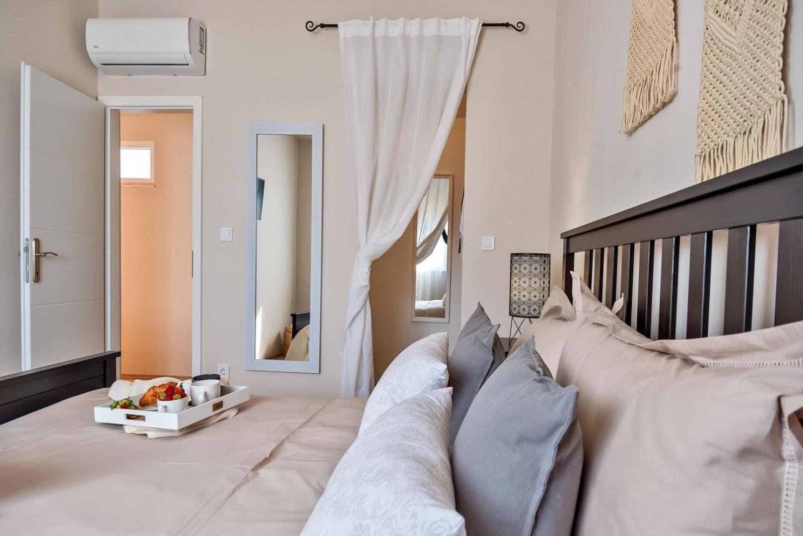 Luxury Villa Lelu With Heated Saltwater Pool, Parking, High Speed Internet, Bbq, Zrnovnica ภายนอก รูปภาพ